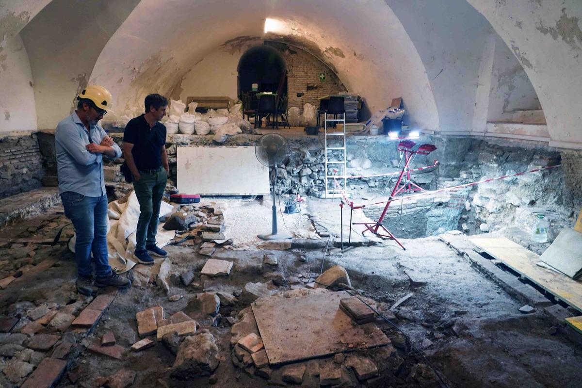 Encuentran un altar romano del siglo III en las excavaciones de la Iglesia del Sagrario, en Málaga