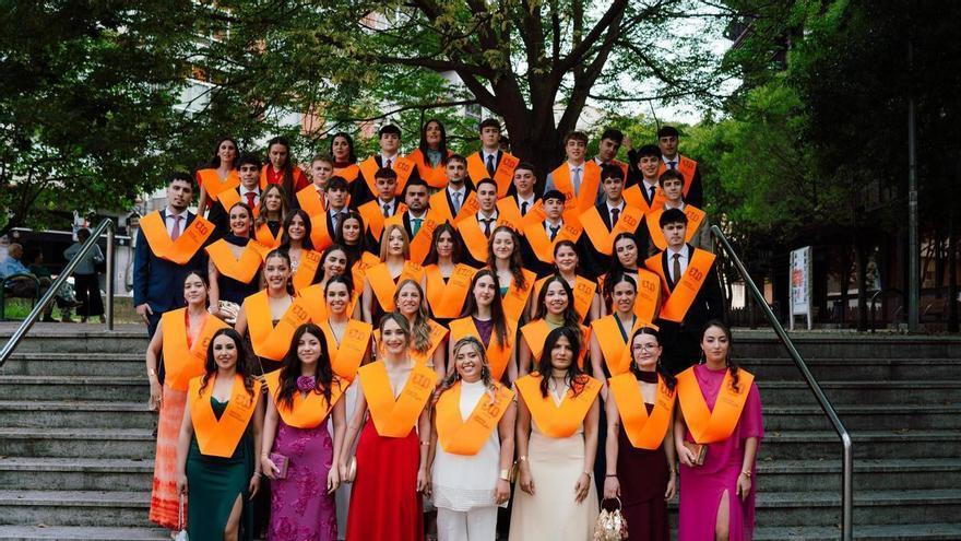 Ourense celebra el talento joven con una multitudinaria jornada de graduaciones en el campus
