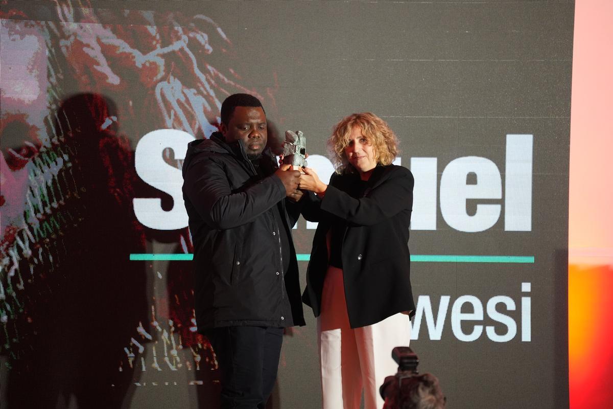 Samuel Kwesi recolle o Premio 10 de Marzo de CCOO Galicia