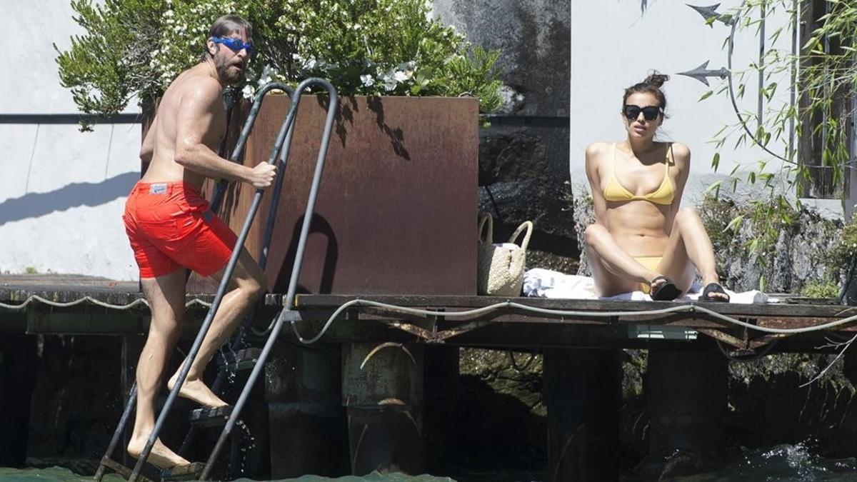 Irina Shayk y Bradley Cooper se relajan en Tahití