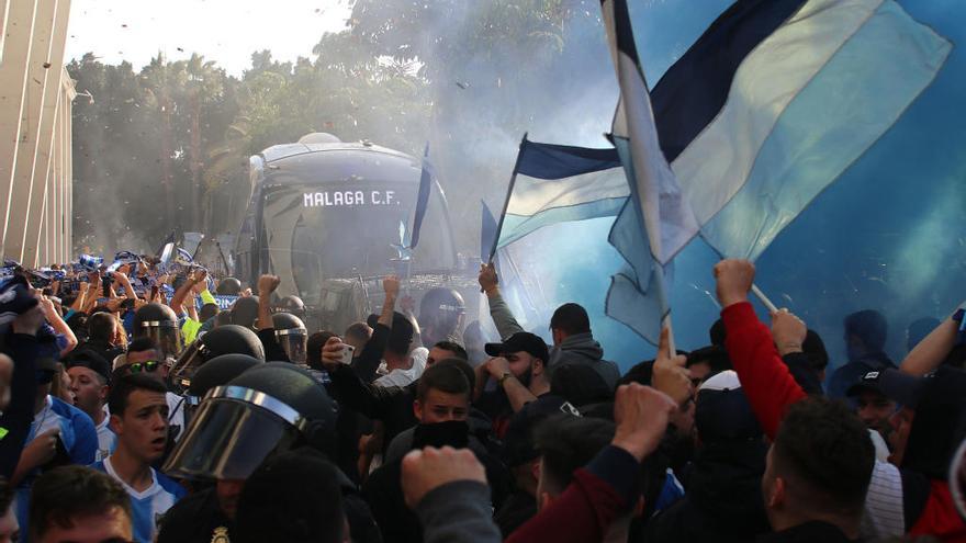 La afición blanquiazul, en pleno recibimiento al equipo del domingo ante el Dépor.