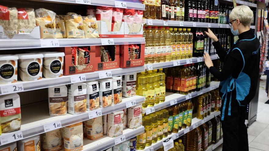 La gran distribución dice que lleva “mucho tiempo” conteniendo costes para no subir más los alimentos