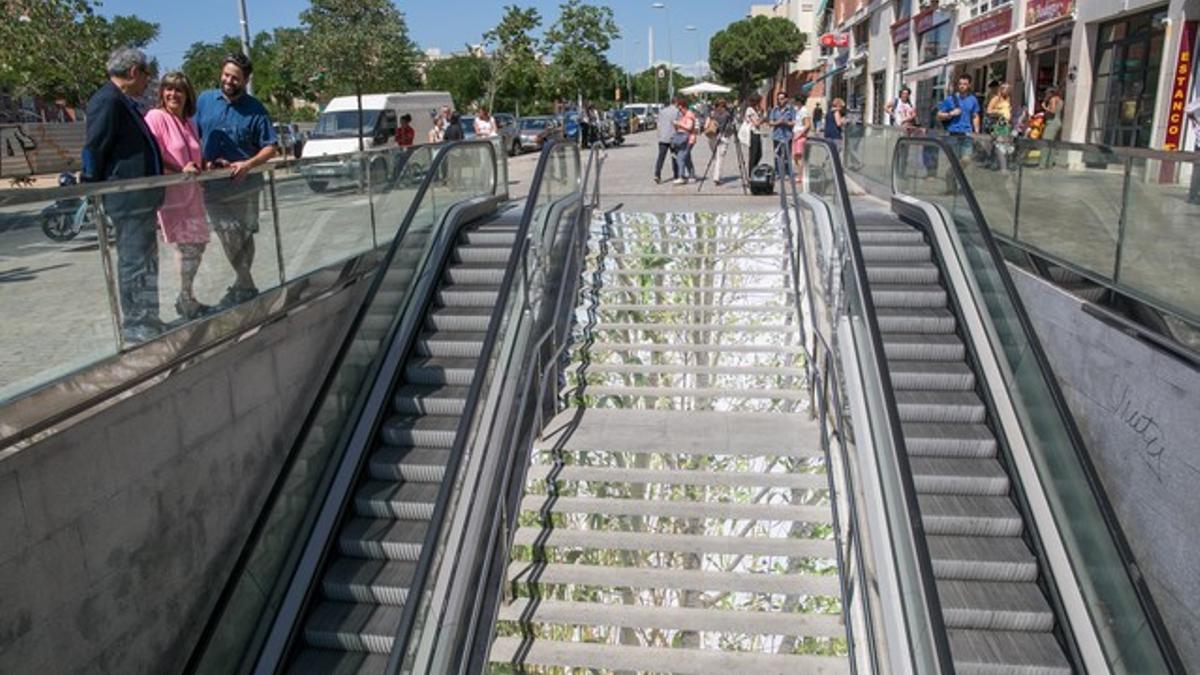 La obra de Alan Pol Peña lucirá en las escaleras de la estación de la Torrassa hasta el próximo 2 de julio.