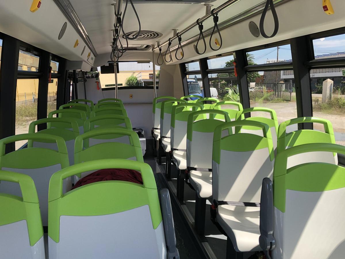 Uno de los nuevos autobuses por dentro.