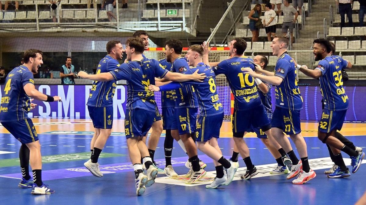 Los jugadores bidasotarras celebraron la clasificación para Europa