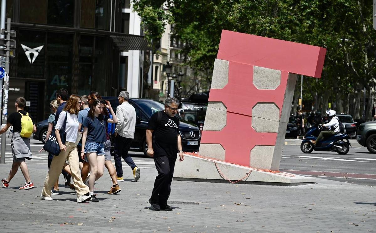 Presentación de Pink Barcino, la nueva escultura del artista Lluís Lleó, que celebra los 200 años del Paseo de Gracia Presentación de Pink Barcino, la nueva escultura del artista Lluís Lleó, que celebra los 200 años del Paseo de Gracia