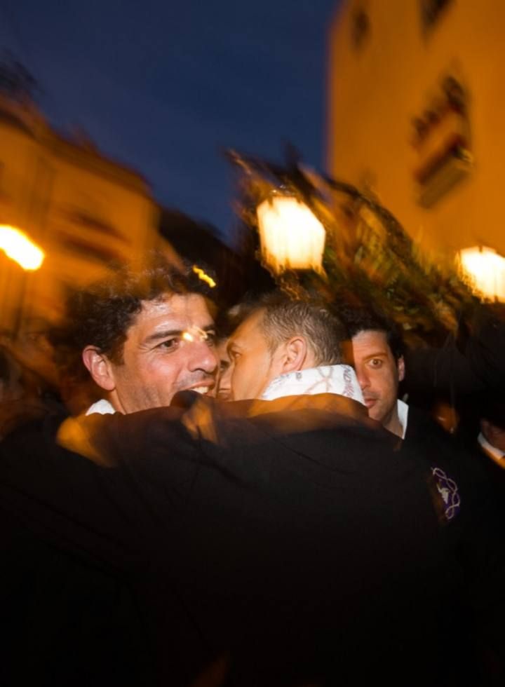 Alicante se vuelca con la procesión de Santa Cruz