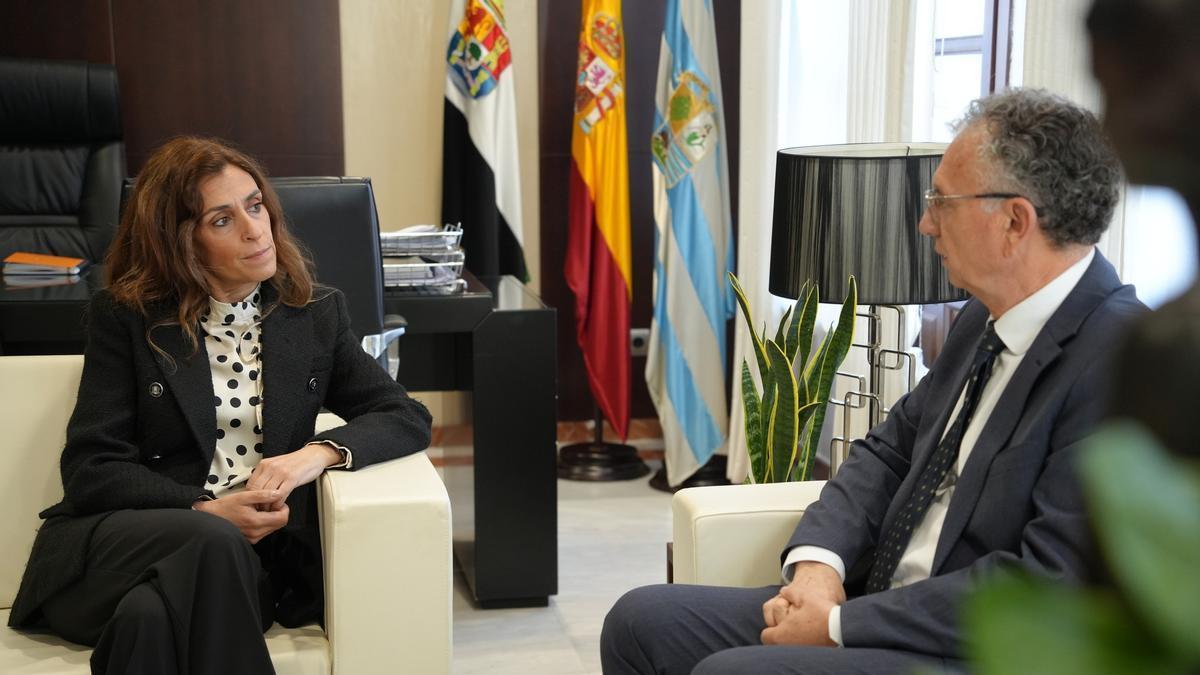 Ana Belén Fernández y José  Luis Quintana, reunidos.