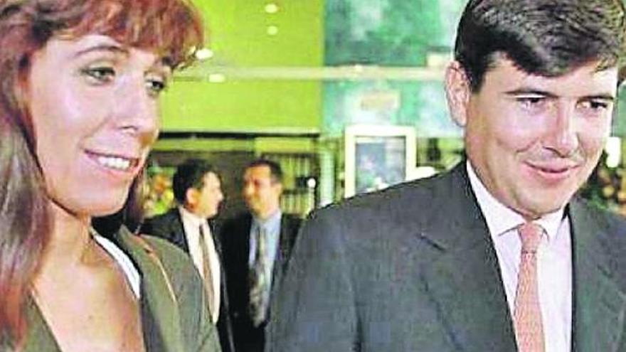 Alicia Sánchez-Camacho y Manuel Pimentel en 1999. | vanitatis