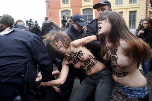 Protesta de Femen en el juicio contra Strauss-Kahn