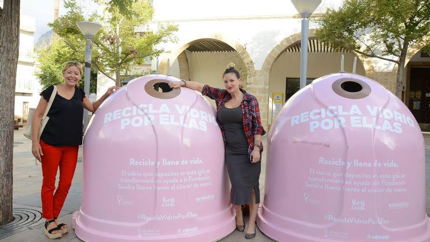 Los contenedores rosa de la lucha contra el cáncer se quedan en Xàbia