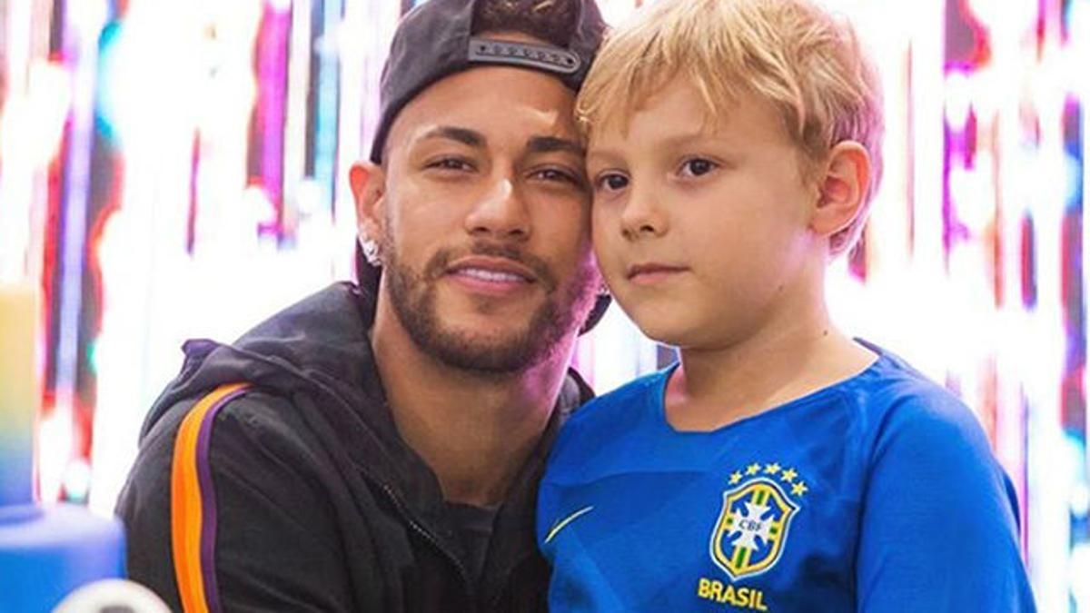 Neymar y su hijo protagonizan un curioso bottle cap challenge