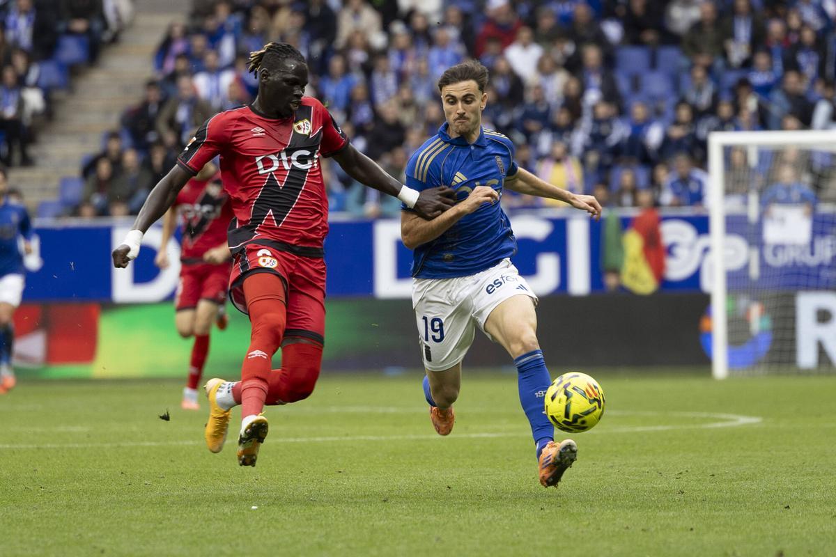 Las imágenes del partido entre el Real Oviedo y el Rayo Vallecano en el ...
