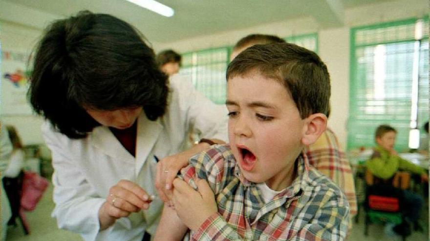 La vacuna de la meningitis B no debe administrarse a la vez que otras vacunas