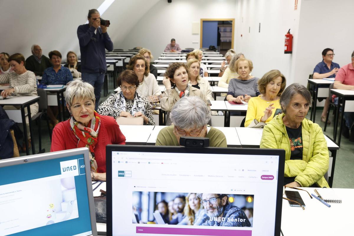 EN IMÁGENES: La UNED presenta sus cuatro nuevos cursos: "Hay clases para todos los intereses"