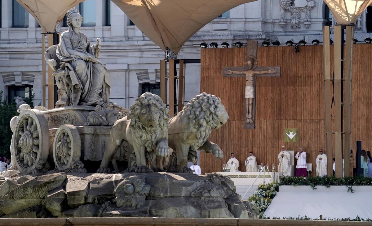 El Papa preside la celebración en Cibeles.