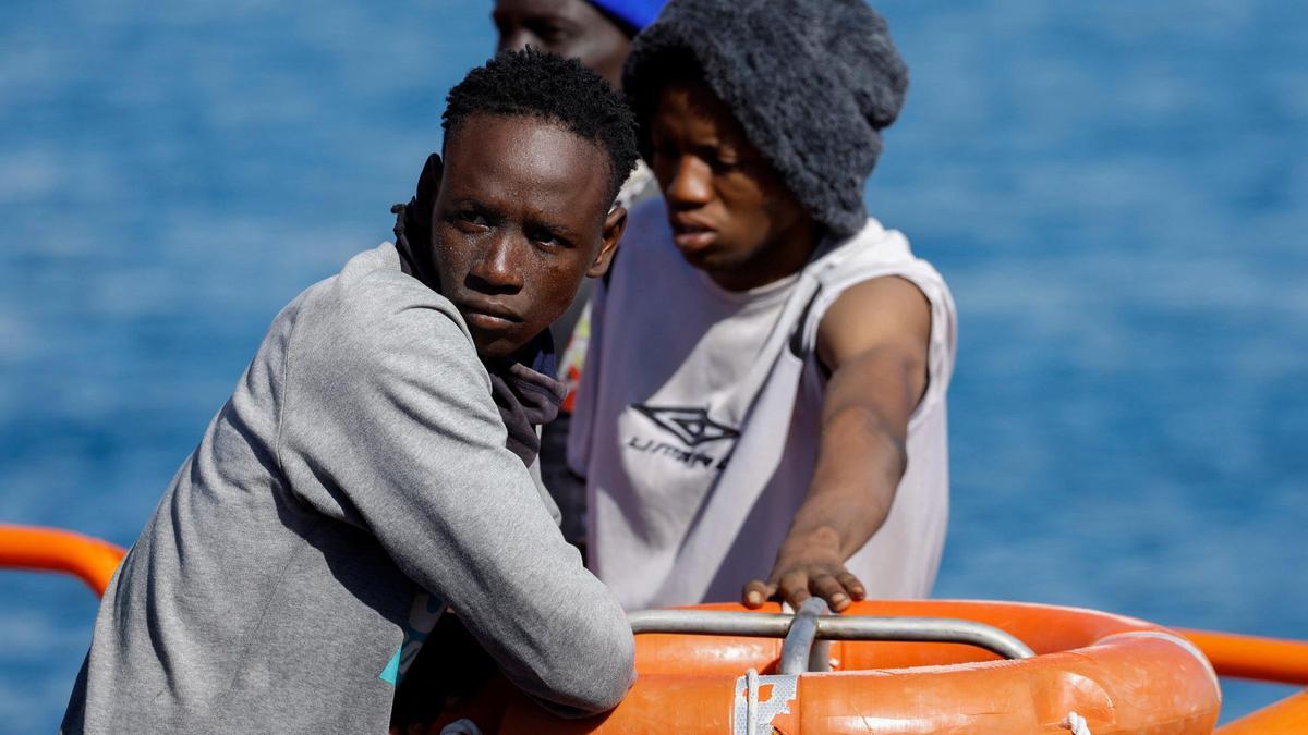 Migrantes llegados al puerto de Arguineguín, en el sur de Gran Canaria