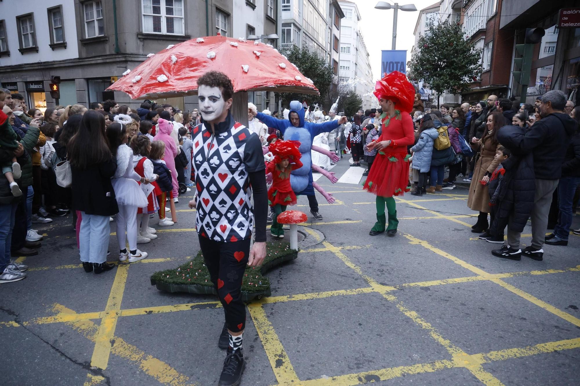 Santiago disfruta del tradicional desfile de Martes de Entroido