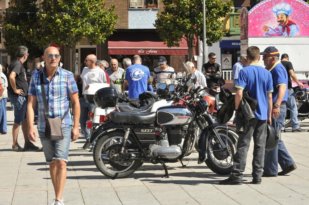 Concentración de motos clásicas en Laviana