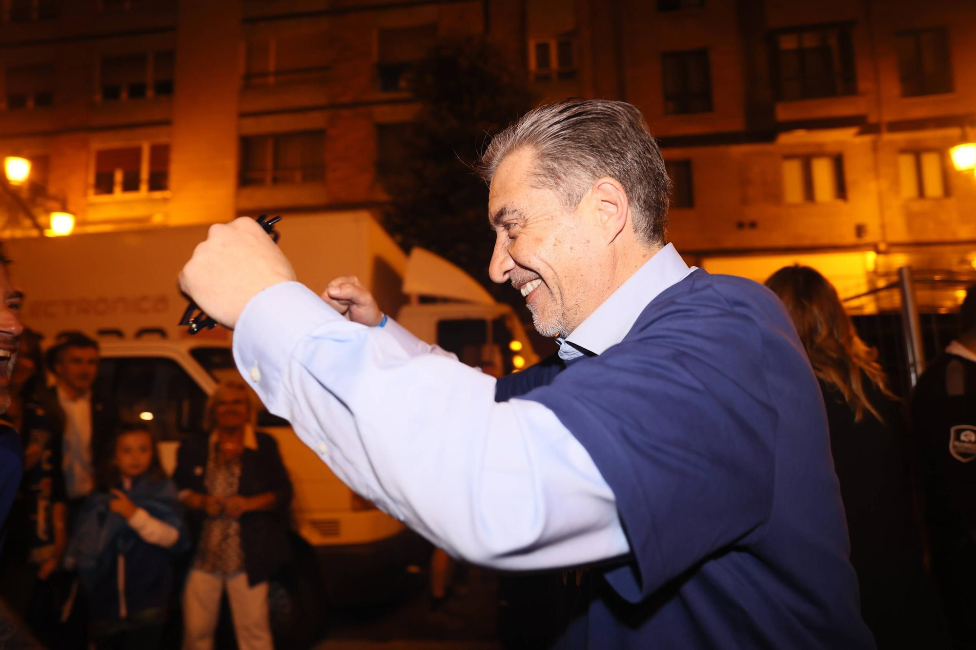 EN IMÁGENES | Así se celebró el ascenso del Oviedo a Primera: la afición estalla en una noche histórica