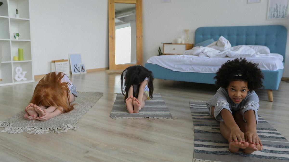 El yoga para niños se trabaja de manera creativa y adaptada a su edad y nivel de desarrollo