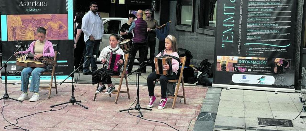 Uno de los últimos conciertos en la calle organizados para celebrar los veinte años de existencia de la escuela. | LNE