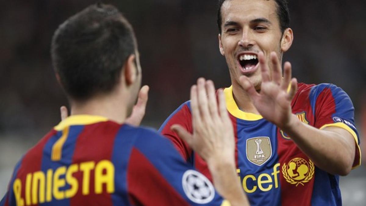 Iniesta y Pedro celebran el primer gol del Barça frente al Panathinaikos