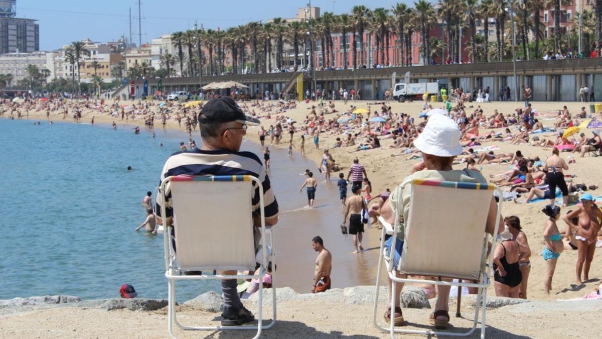 La playa de Sant Sebastià de Barcelona.