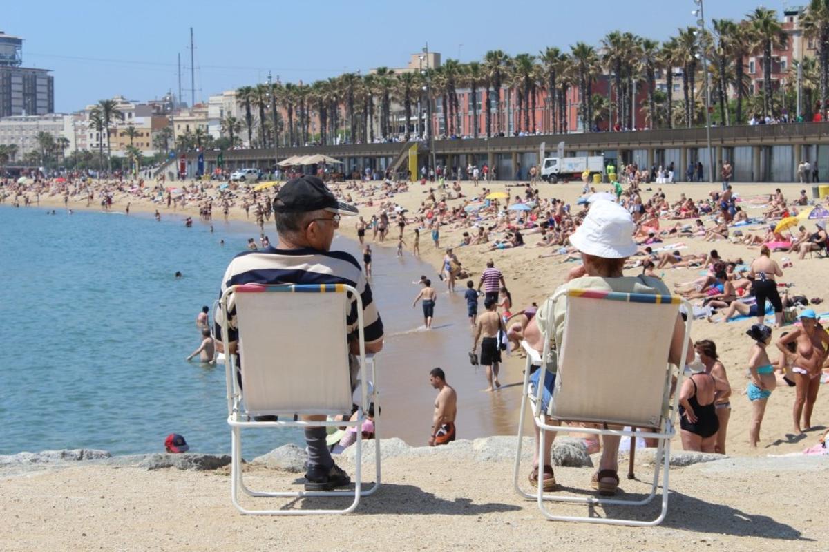 La playa de Sant Sebastià de Barcelona.