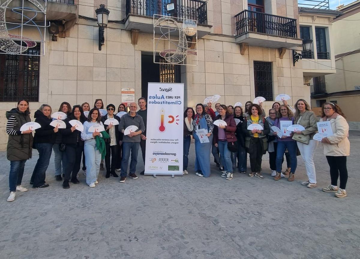 Maestros, directores y asociaciones de familias inician la recogida de firmas para lograr climatización en las aulas