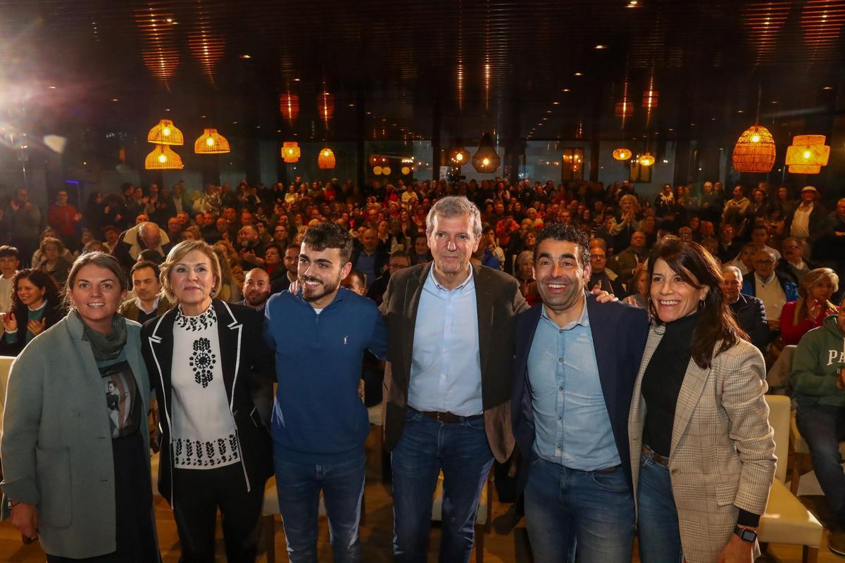 Mitin en el pazo Castriño de Vilagarcía de Alfonso Rueda, Luís López y Raul Santamaria el último domingo de campaña