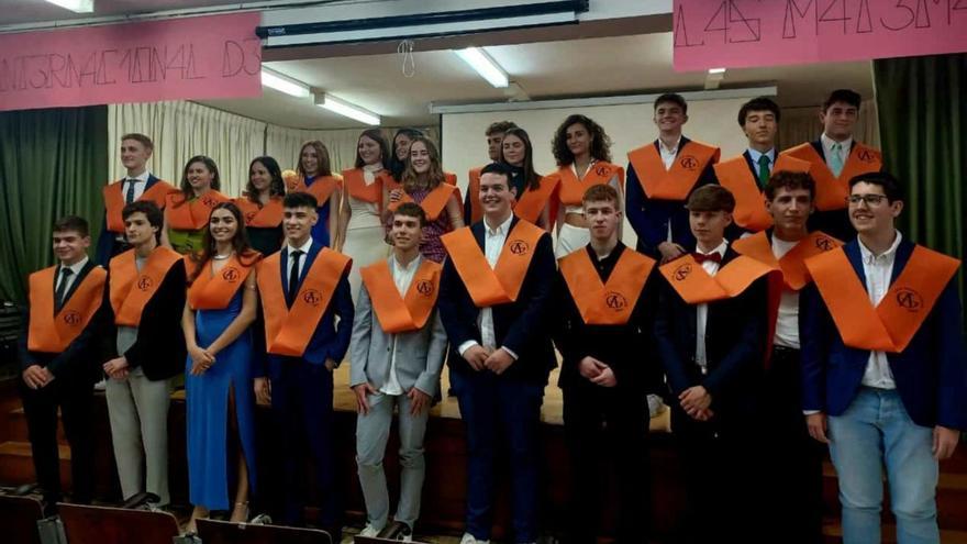 Emotiva &quot;despedida&quot; de alumnos en un instituto de Toro