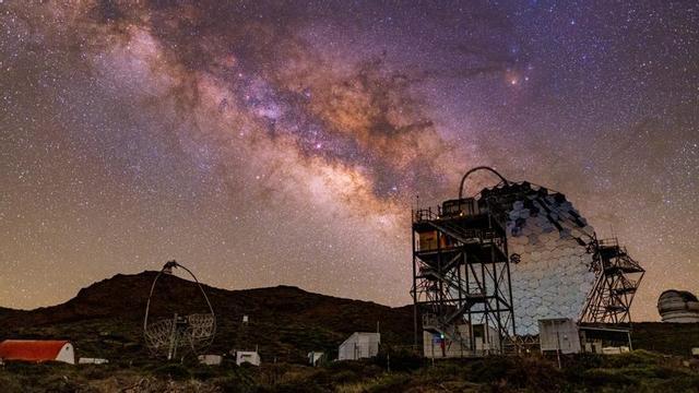 Imagen de la Vía Láctea desde el Observatorio del Roque de los Muchachos, en La Palma.
