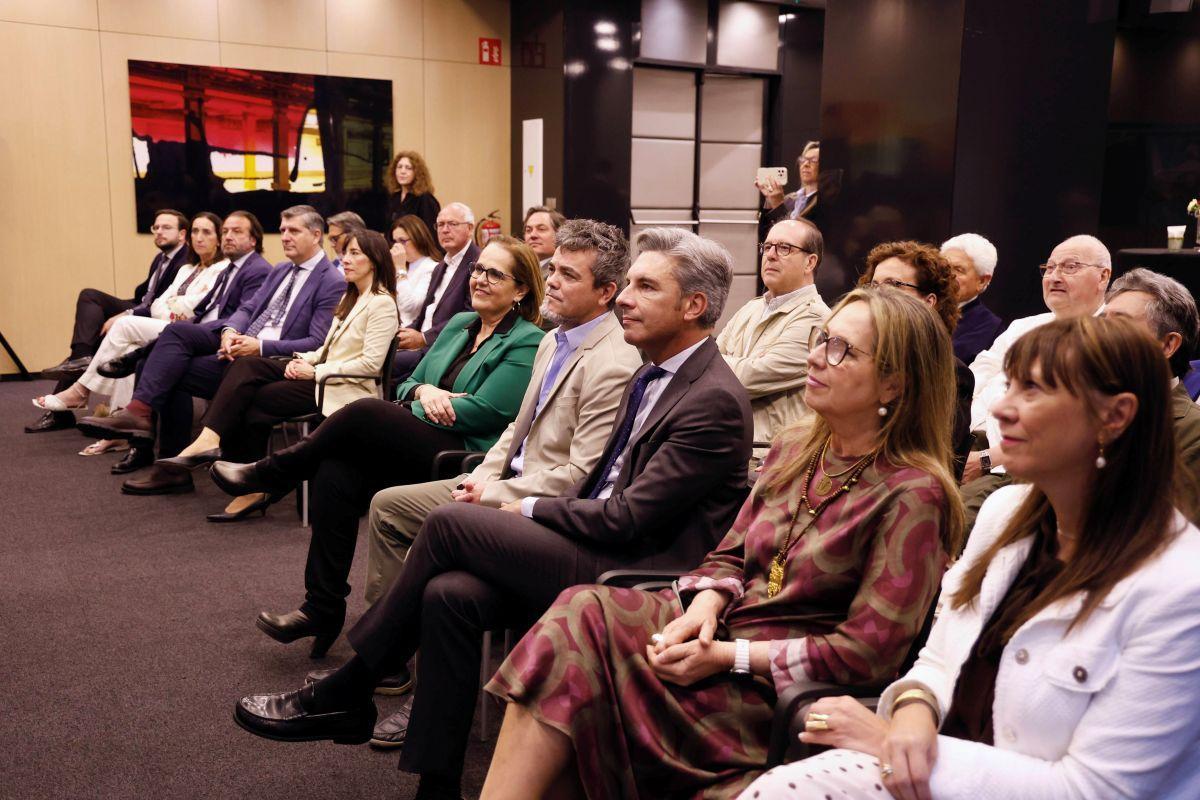 Blanca Torrent, Rafael Romero, Andrés Lorite, Mª Ángeles Luna y Victoria Fernández, durante el debate.