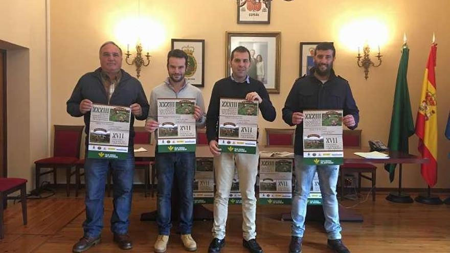 El presidente de Aseamo, Valeriano Remis; el edil Gonzalo Suero; el alcalde, José Manuel González, y el presidente de Acriber, Jesús Álvarez, ayer.