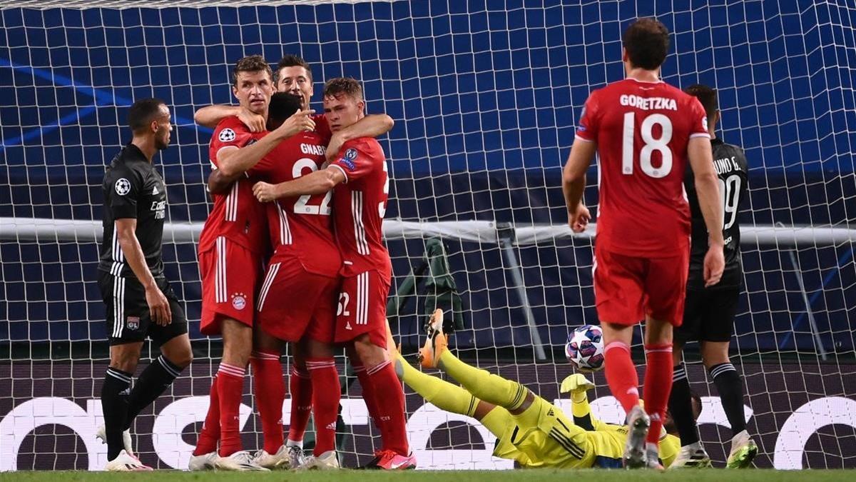 segea54556558 bayern munich s players celebrate their second goal during t200819224506