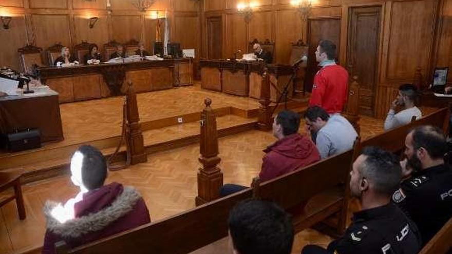 Los acusados en el juicio en Pontevedra. // Rafa Vázquez