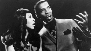 Tina e Ike Turner, cuando estaban casados y formaban un dúo musical.