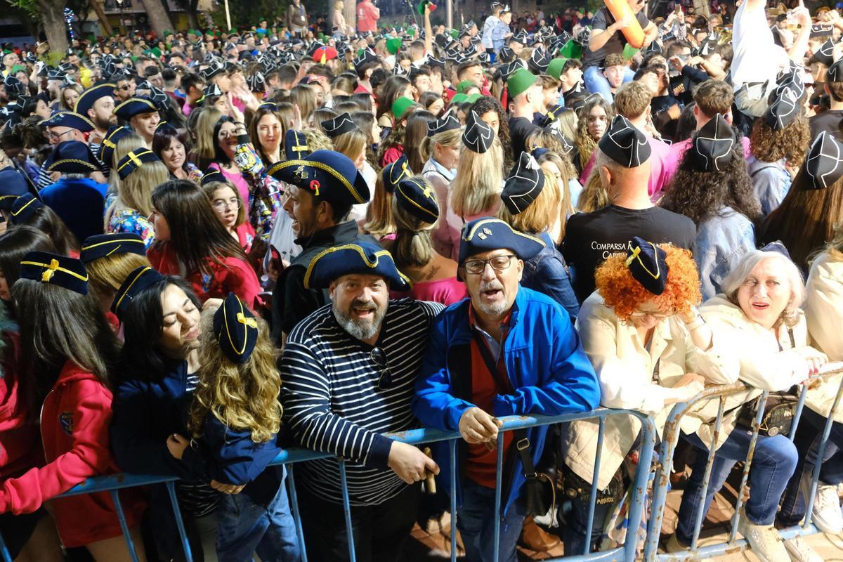 Ambientazo en el Pasodoble Petrel en el comienzo de las fiestas Ambientazo en el Pasodoble Petrel en el comienzo de las fiestas