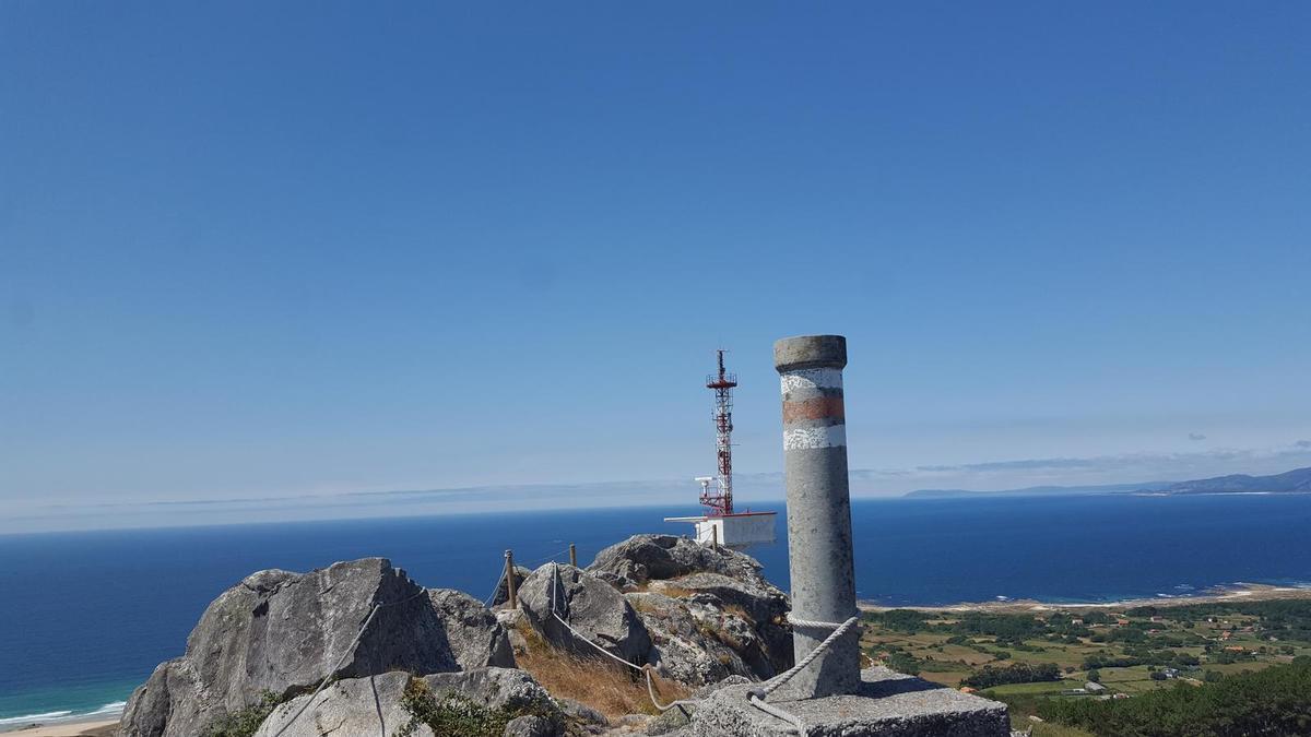 La antena de telecomunicaciones y las vistas del mirador de Monte Tahúme