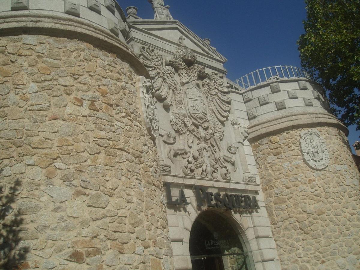 La recreación de la Puerta de Bisagra de Toledo en la Casa de Campo, escenario de rodaje en películas del espagueti western.