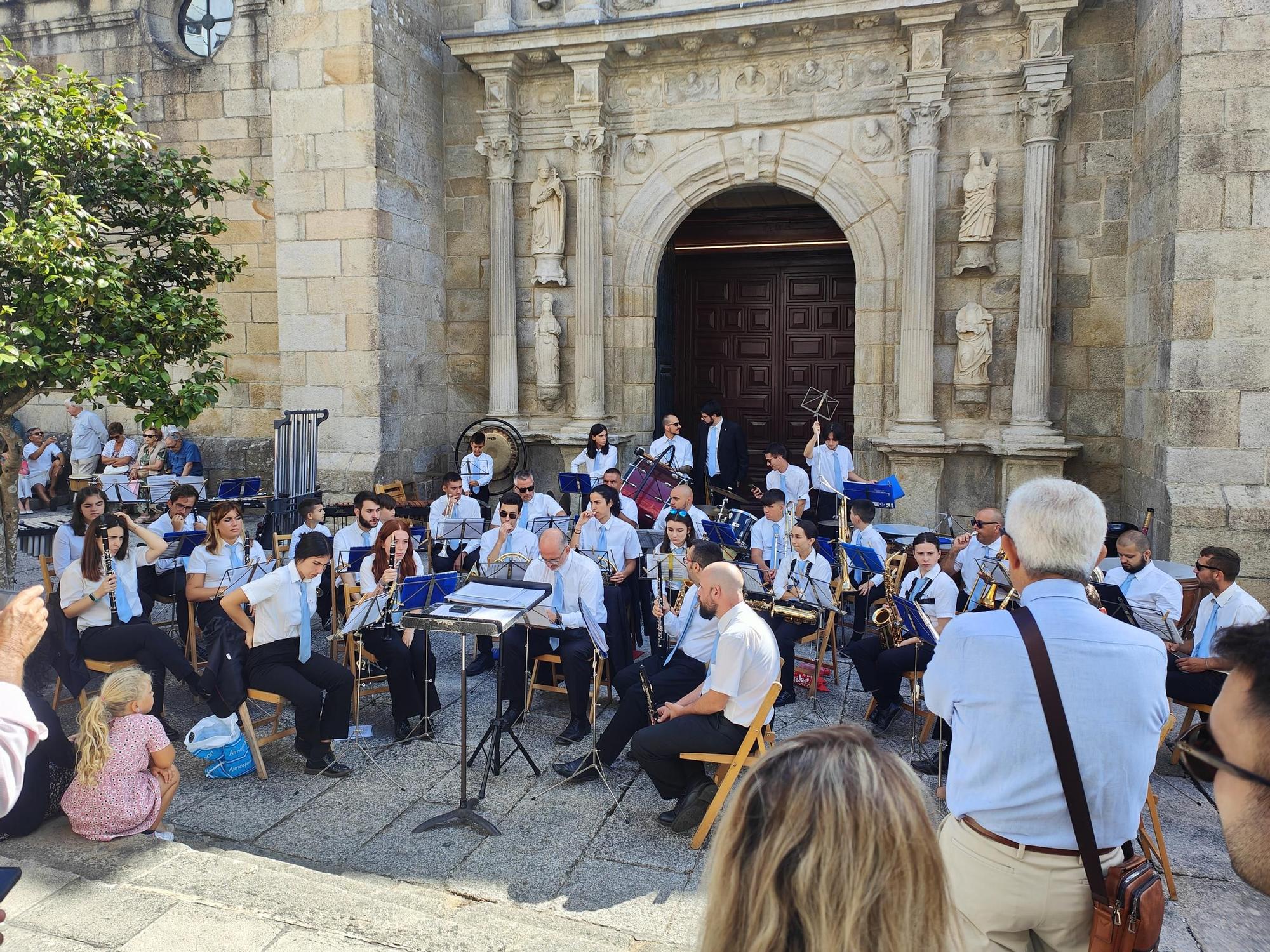 Astarot reúne a 4.000 personas en Cangas y Noname Djs abarrotan laa explanada de Ojea