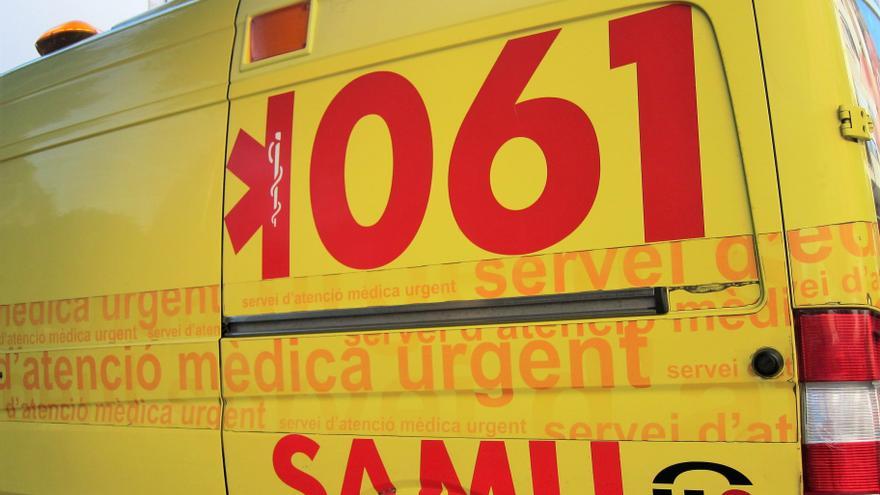 Herido grave un motorista tras ser embestido por un coche contra un muro en Magaluf