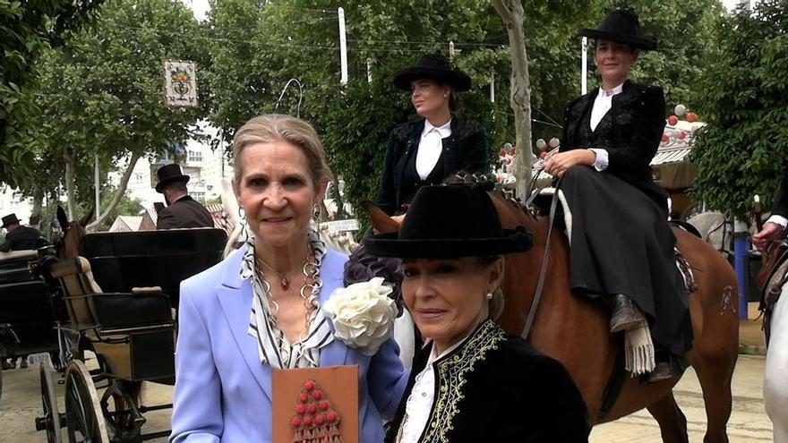 Vídeo | La infanta Elena deslumbra en la Feria de Abril