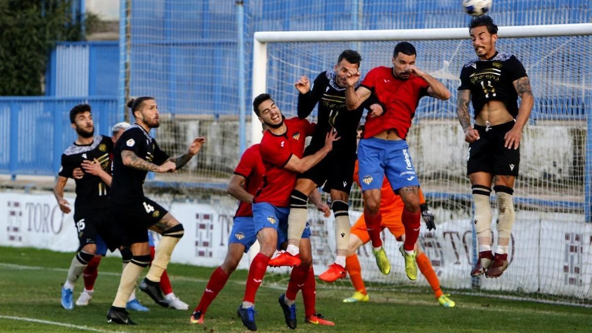 Jugadores del Intercity (con camiseta negra) esta temporada.