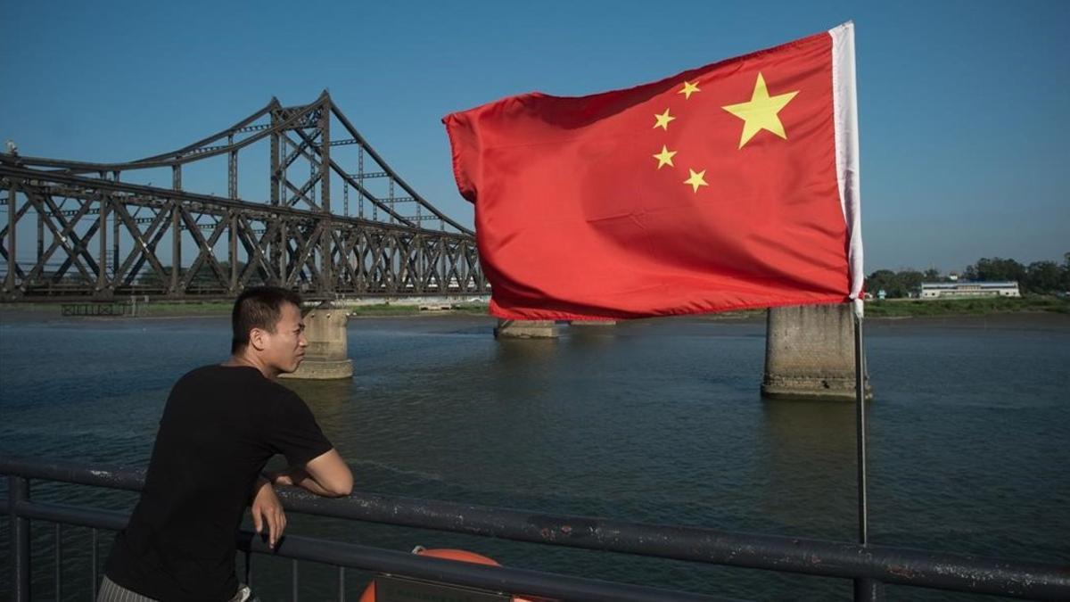 El Broken Bridge sobre el río Yalu une la ciudad norcoreana de Sinuiju con la china de Dangong.