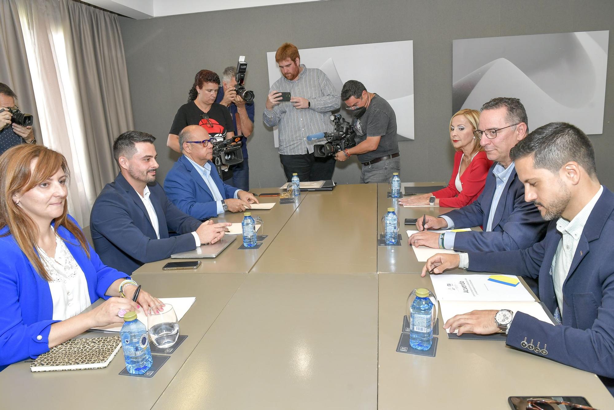 CC y PP acuerdan el pacto para gobernar Canarias