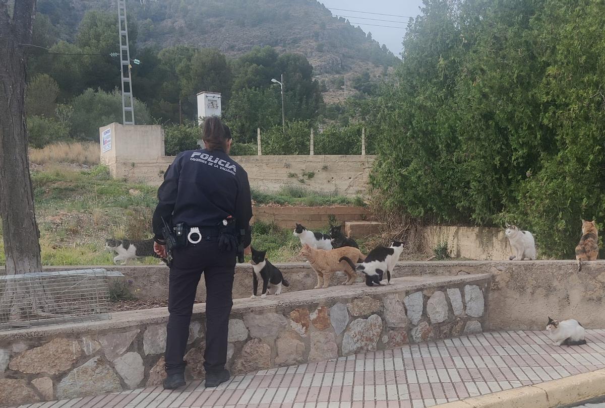 La Policía Local colabora en el bienestar animal.