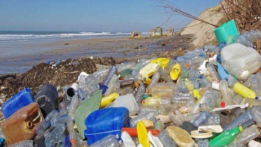 Ecuador busca reducir el uso del plástico en todo su territorio