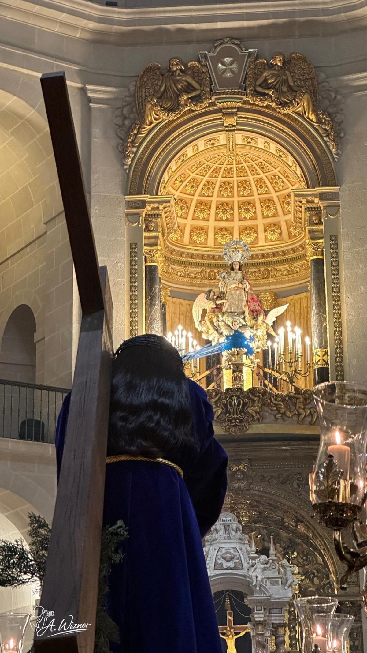 La imagen de Nuestro Padre Jesús durante el vía crucis general